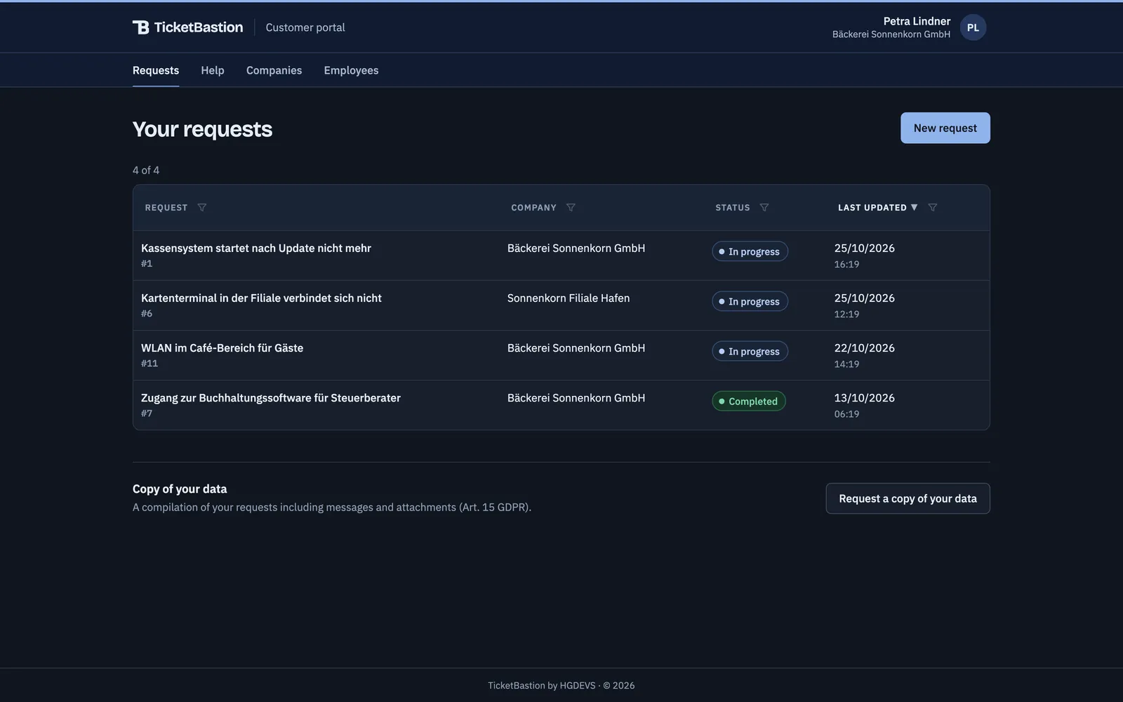 Customer portal of Bäckerei Sonnenkorn: four requests with their status, one from the Hafen branch, and below them the request for a copy of the data